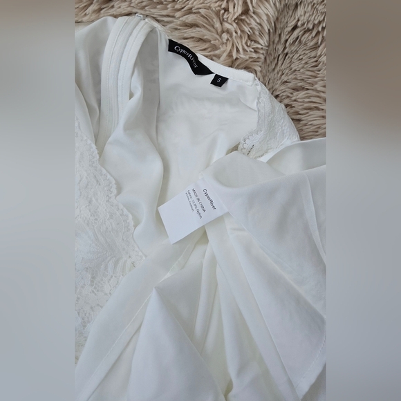 Lace Floral V-Neck Dress with Puff Sleeves and Back Zipper #1001 - Picture 4 of 12